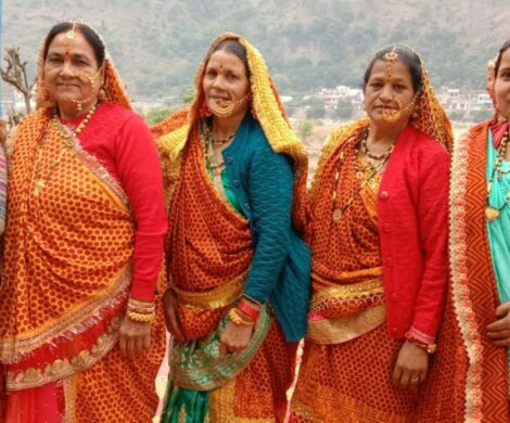 Traditional Dress of Uttarakhand